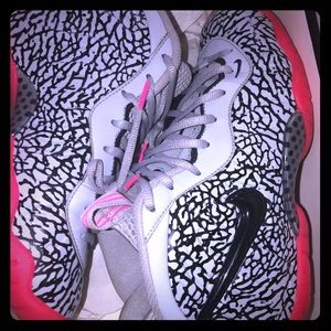 NIKE LIL POSITE SZ 7